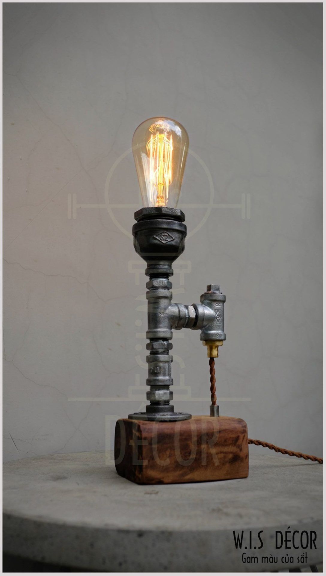 Đèn decor ống nước vintage - The Big Trophy Lamp 3 Đèn decor ống nước vintage