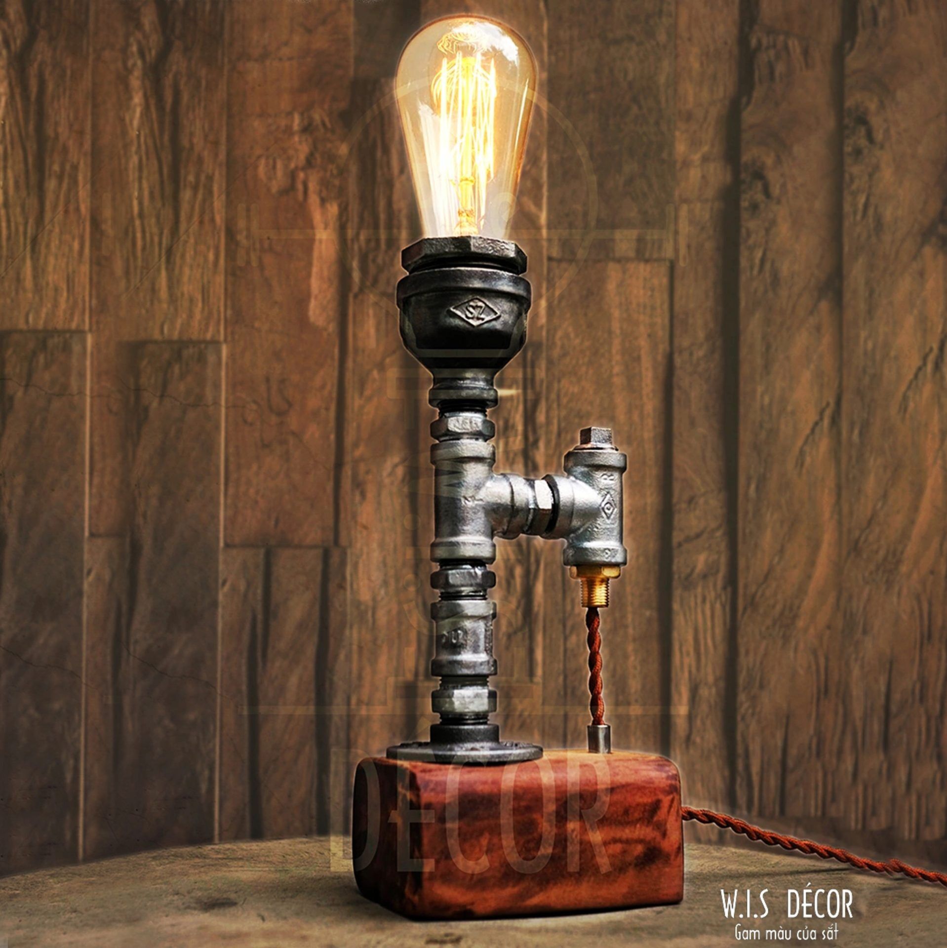 Đèn decor ống nước vintage - The Big Trophy Lamp 1 Đèn decor ống nước vintage