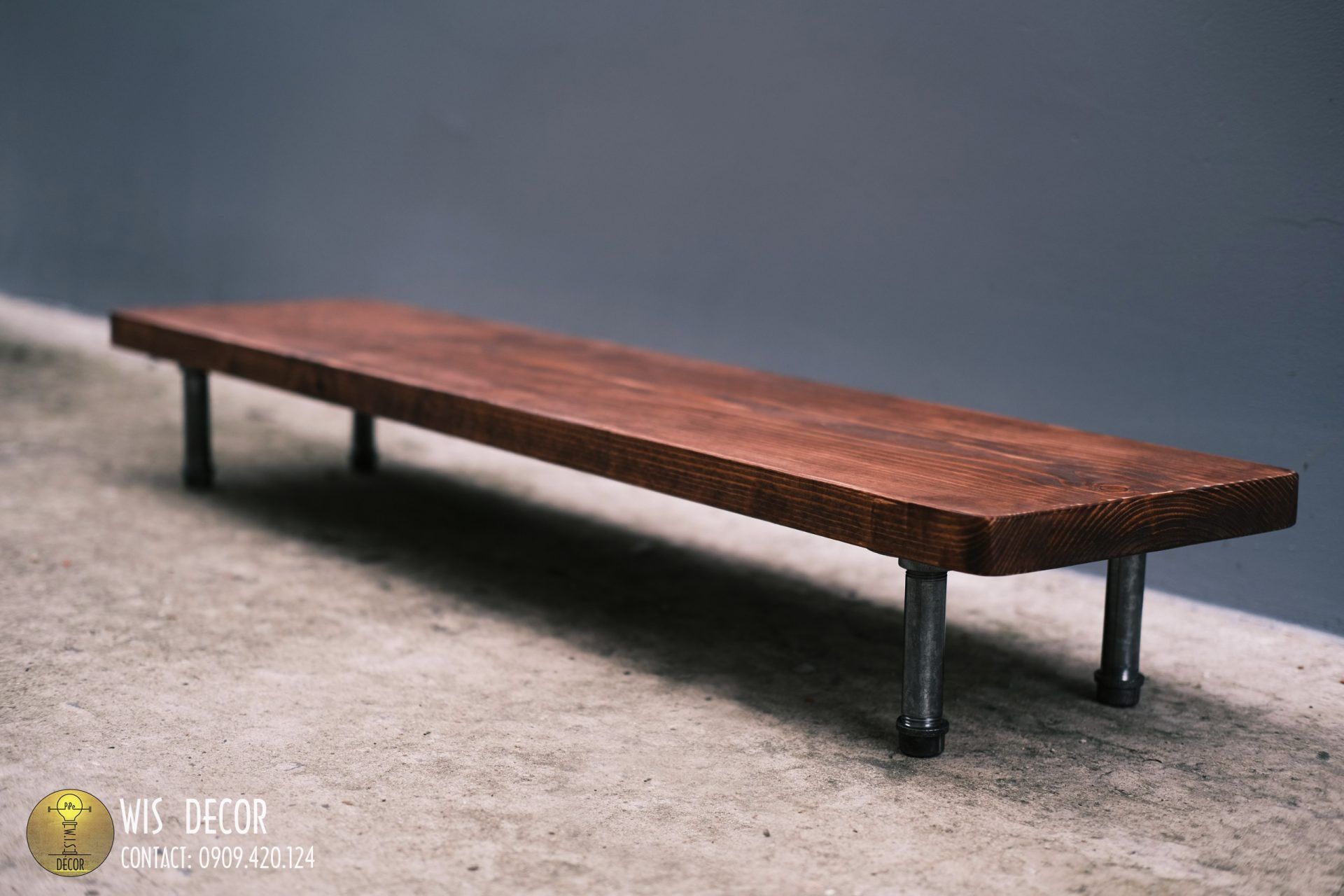 Kệ màn hình gỗ thông tự nhiên vintage - chân ống sắt cổ điển 3 kệ màn hình gỗ tự nhiên