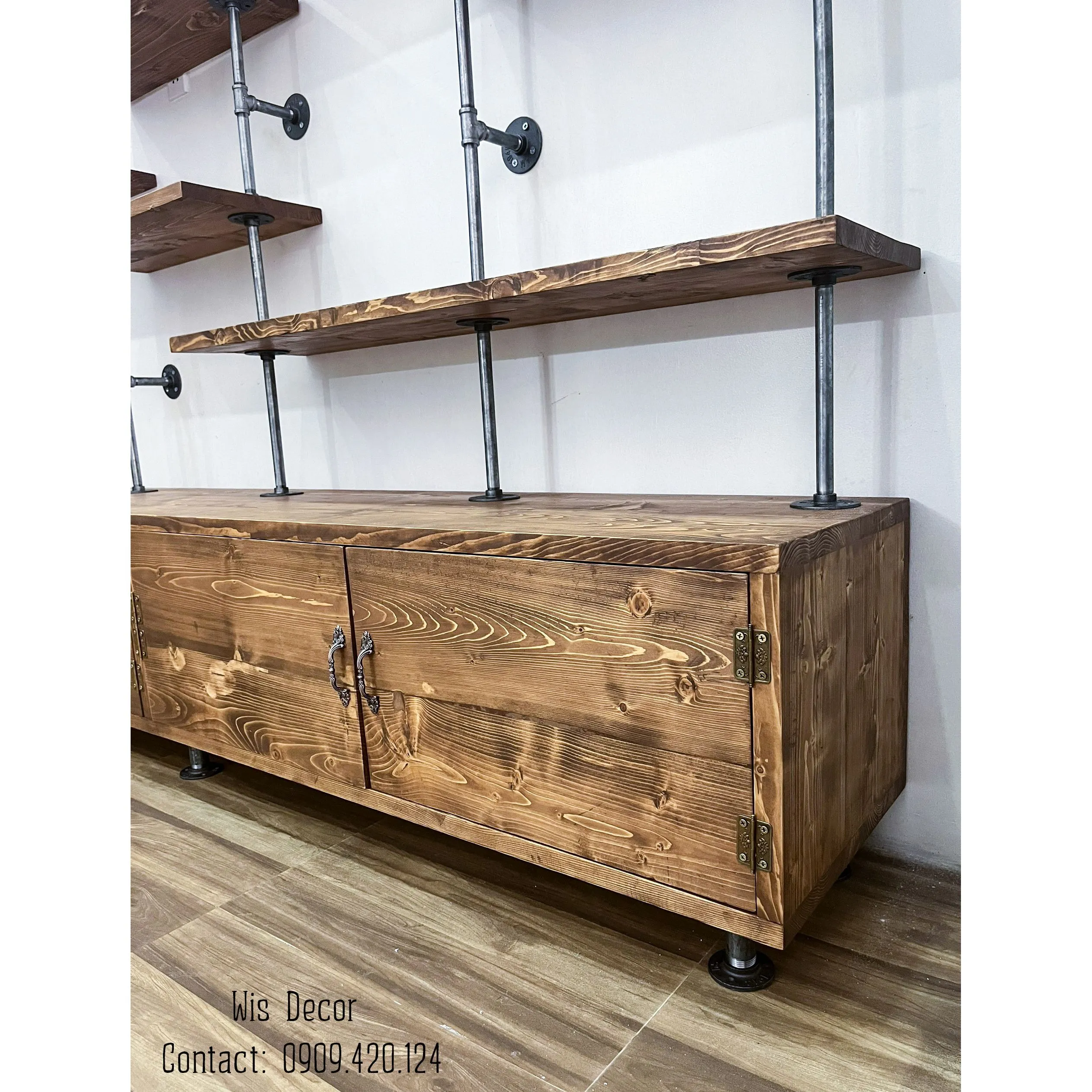 Tủ kệ gỗ trang trí vintage, khung ống sắt cổ điển 5 Tủ kệ gỗ trang trí vintage