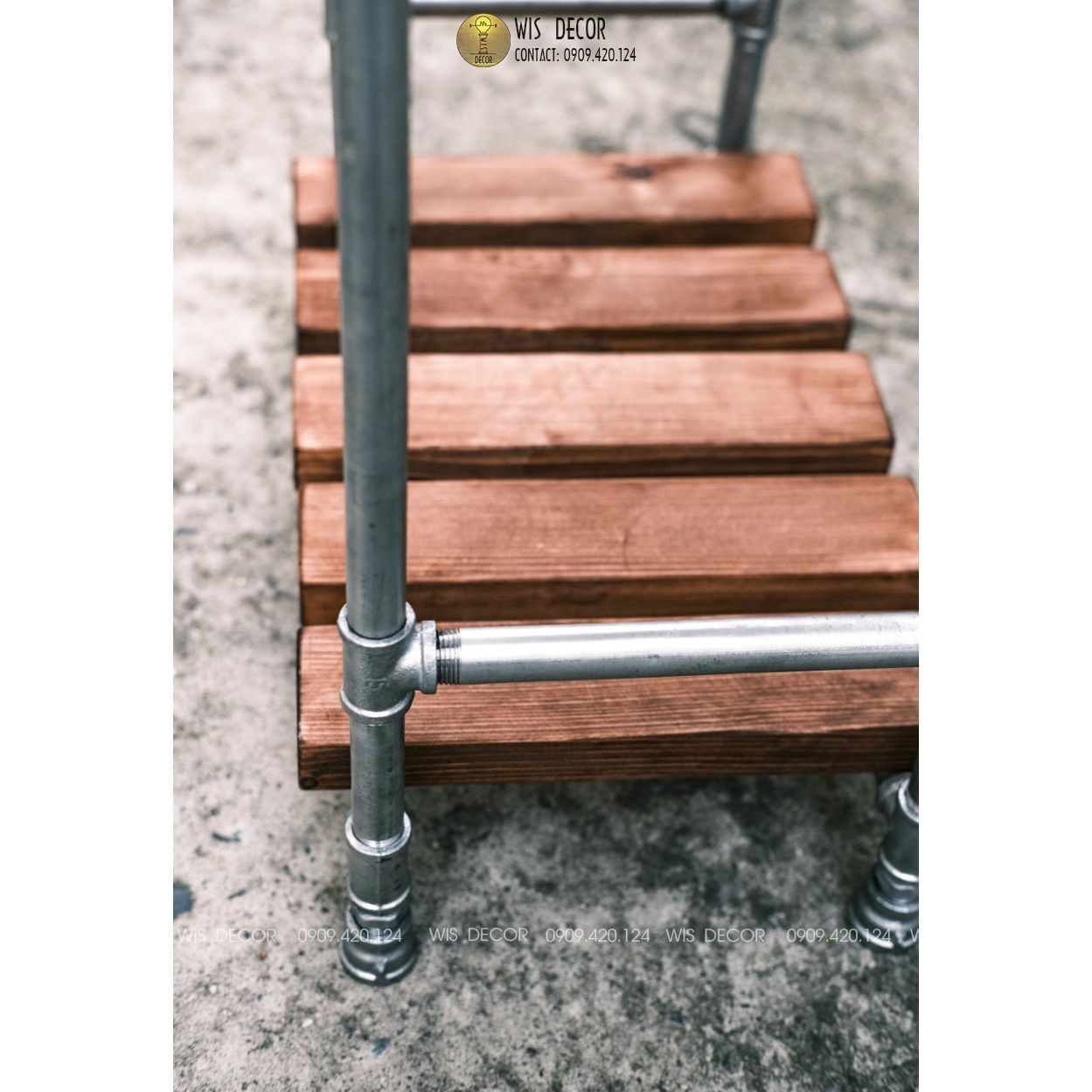 Kệ gỗ trang trí vintage, khung ống sắt cổ điển 6 Kệ gỗ trang trí vintage